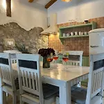 Villa Jelly By Guide