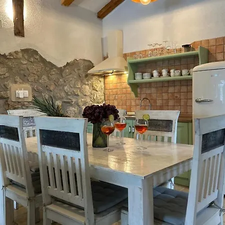 Villa Jelly By Guide