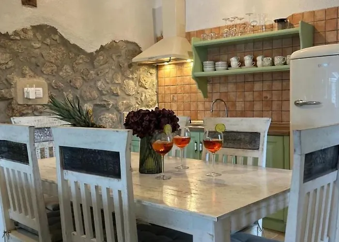 Villa Jelly By Guide