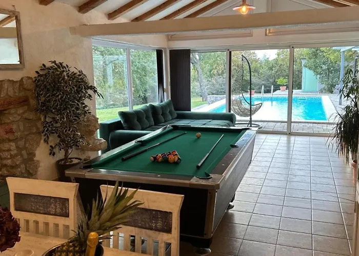 Villa Jelly By Guide *